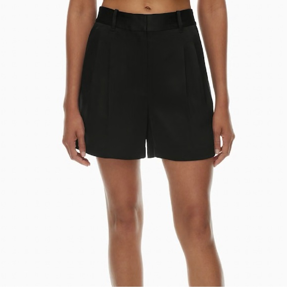 NWT Aritzia The Effortless Short Satin Size 4 - Picture 3 of 9